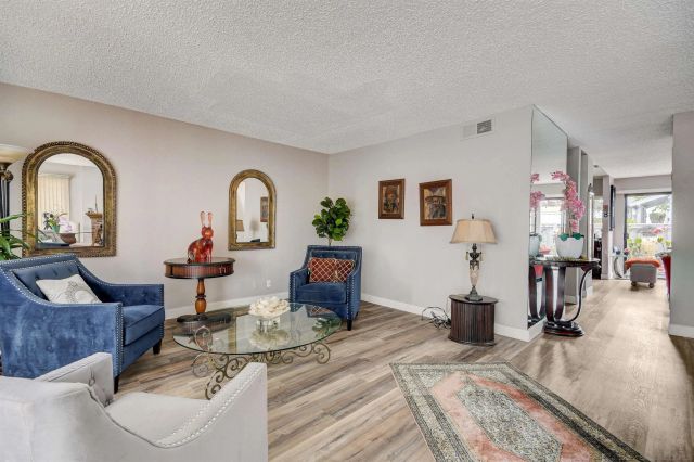 8087 Caminito Mallorca, La Jolla, CA 92037