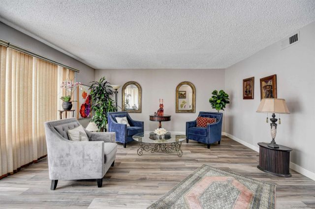 8087 Caminito Mallorca, La Jolla, CA 92037