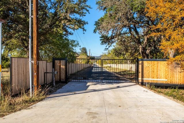 46 Fm 1621, Comfort, TX 78013