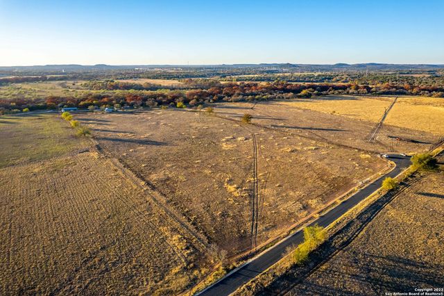 46 Fm 1621, Comfort, TX 78013