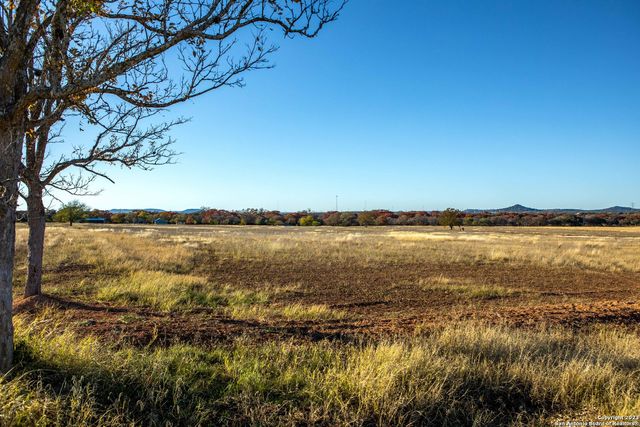 46 Fm 1621, Comfort, TX 78013