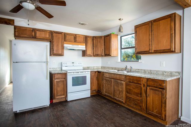 46 Fm 1621, Comfort, TX 78013