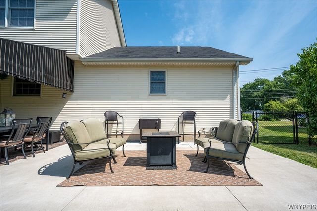 6748 East High Street, Lockport Town, NY 14094