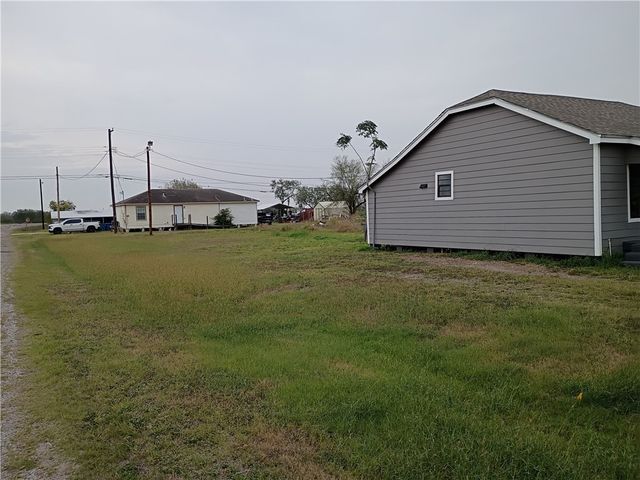 113 W 2nd St, Bishop, TX 78343