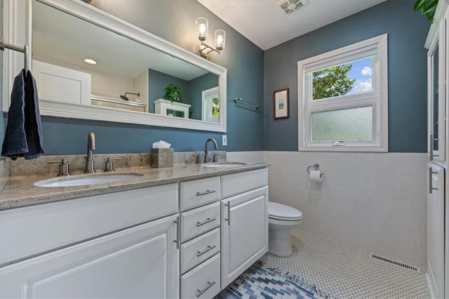 5926 Howe Drive, Fairway, KS 66205