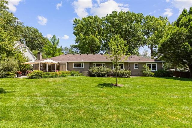 5926 Howe Drive, Fairway, KS 66205