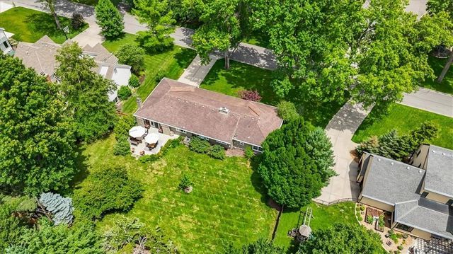 5926 Howe Drive, Fairway, KS 66205