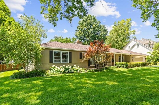 5926 Howe Drive, Fairway, KS 66205