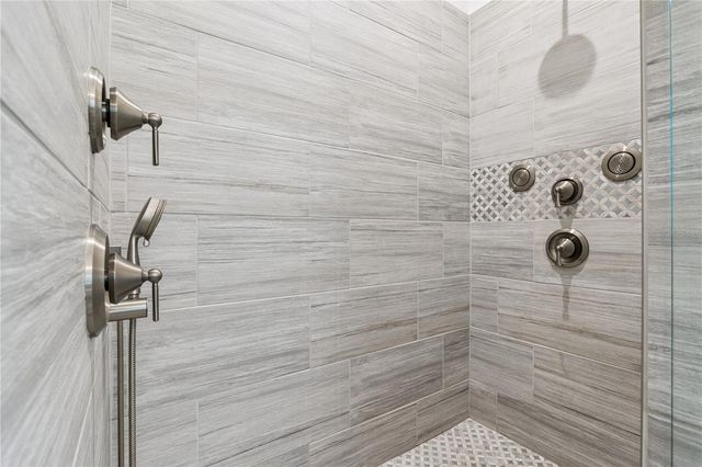 7611 EARLWOOD AVENUE, Mount Dora, FL 32757