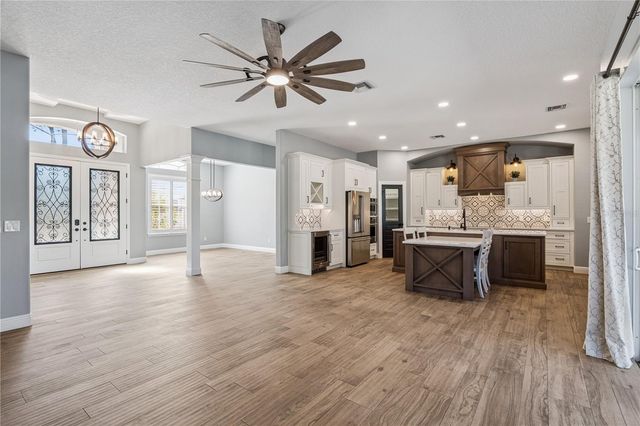 7611 EARLWOOD AVENUE, Mount Dora, FL 32757