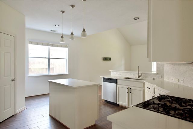 2023 Creek Run Drive, Pearland, TX 77584