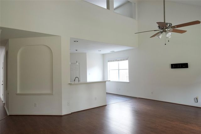 2023 Creek Run Drive, Pearland, TX 77584