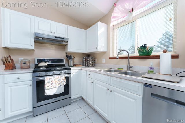 788 Stoney Drive, South Lyon, MI 48178