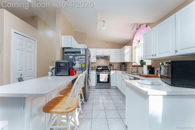 788 Stoney Drive, South Lyon, MI 48178