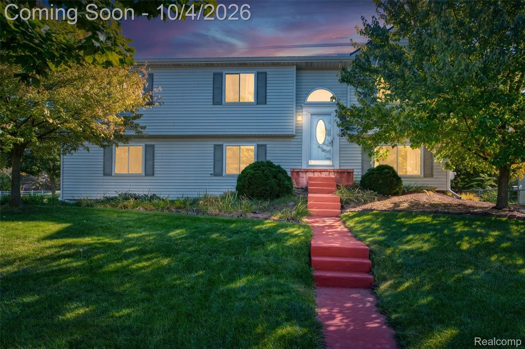 788 Stoney Drive, South Lyon, MI 48178