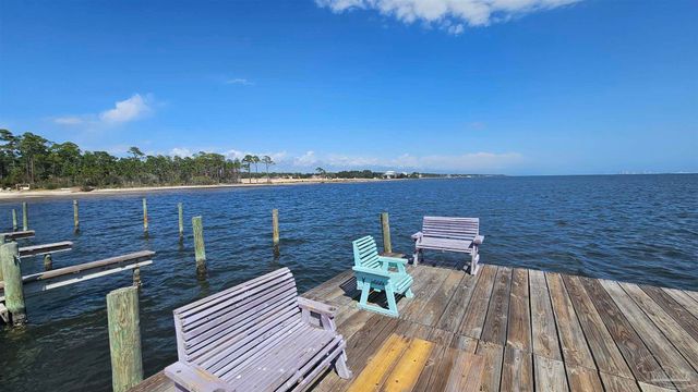 1437 Suncrest St, Gulf Breeze, FL 32563