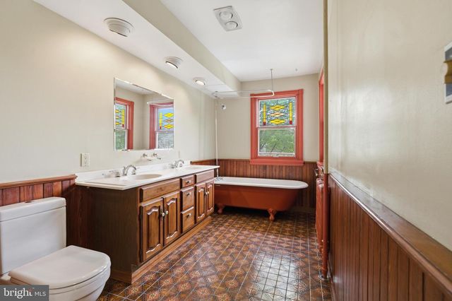 404 OAK LN, Wayne, PA 19087