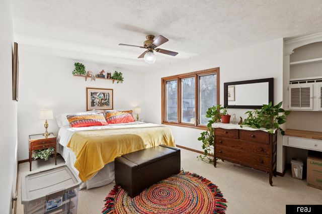 11328 Leavenworth Circle, Omaha, NE 68154