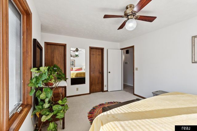 11328 Leavenworth Circle, Omaha, NE 68154