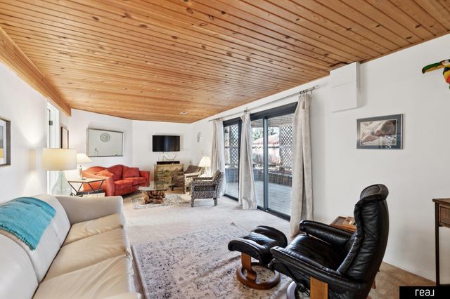 11328 Leavenworth Circle, Omaha, NE 68154