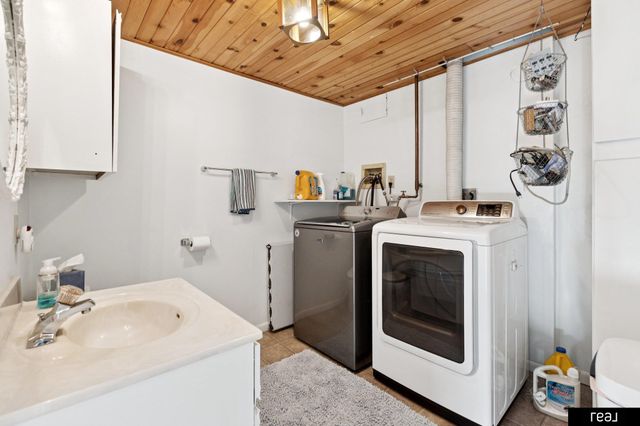 11328 Leavenworth Circle, Omaha, NE 68154