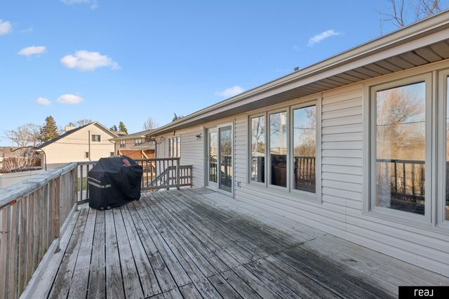 11328 Leavenworth Circle, Omaha, NE 68154