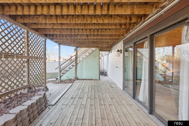 11328 Leavenworth Circle, Omaha, NE 68154