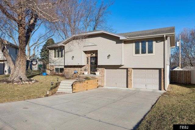 11328 Leavenworth Circle, Omaha, NE 68154