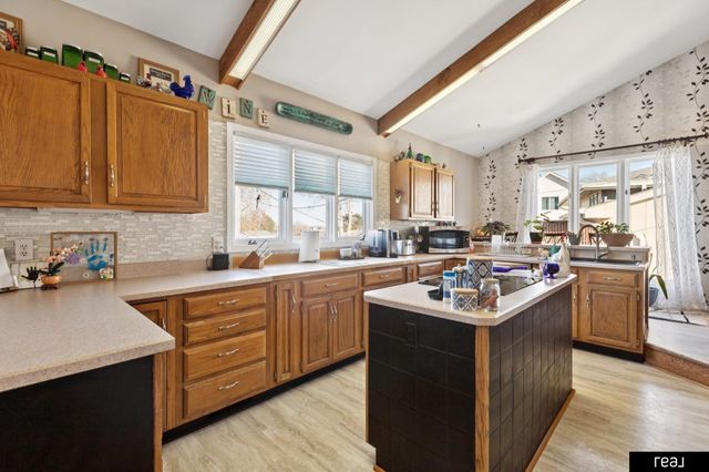 11328 Leavenworth Circle, Omaha, NE 68154