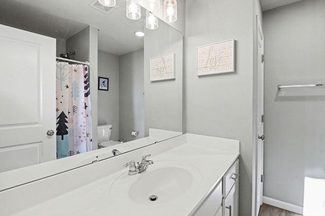 913 Mulberry Avenue NE, Montgomery, MN 56069