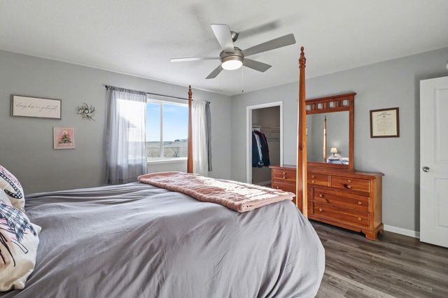 913 Mulberry Avenue NE, Montgomery, MN 56069