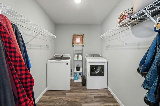 913 Mulberry Avenue NE, Montgomery, MN 56069