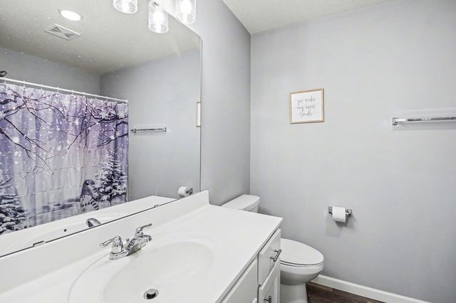 913 Mulberry Avenue NE, Montgomery, MN 56069