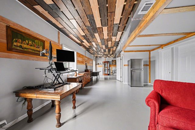 913 Mulberry Avenue NE, Montgomery, MN 56069