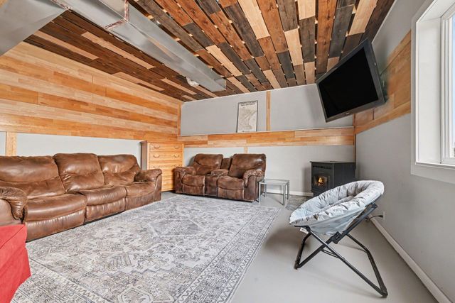 913 Mulberry Avenue NE, Montgomery, MN 56069