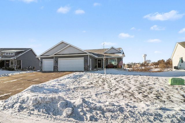 913 Mulberry Avenue NE, Montgomery, MN 56069