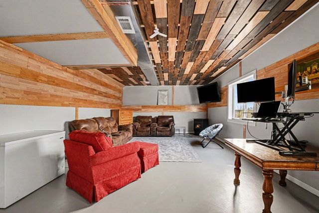 913 Mulberry Avenue NE, Montgomery, MN 56069