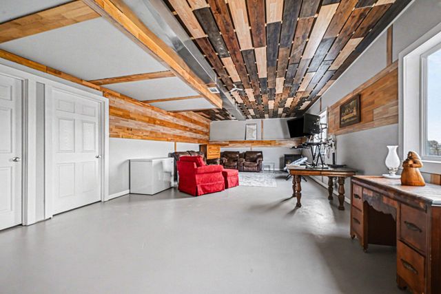 913 Mulberry Avenue NE, Montgomery, MN 56069