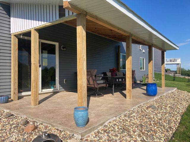 913 Mulberry Avenue NE, Montgomery, MN 56069