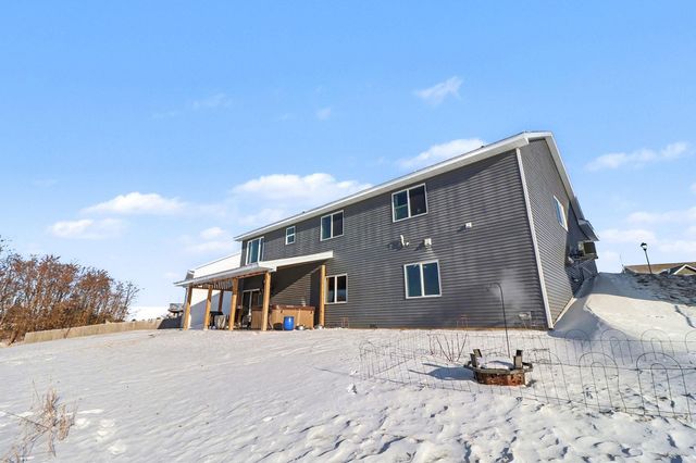 913 Mulberry Avenue NE, Montgomery, MN 56069