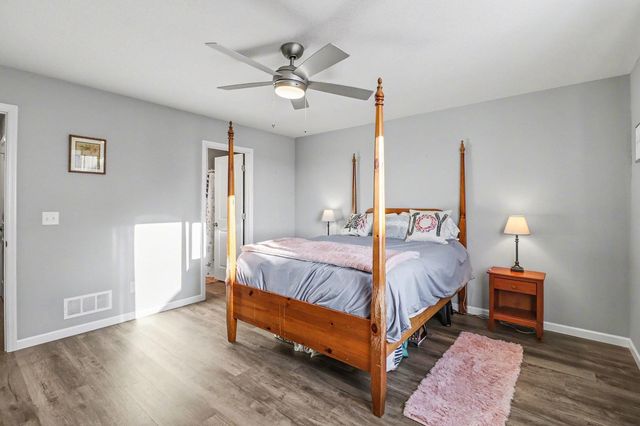 913 Mulberry Avenue NE, Montgomery, MN 56069