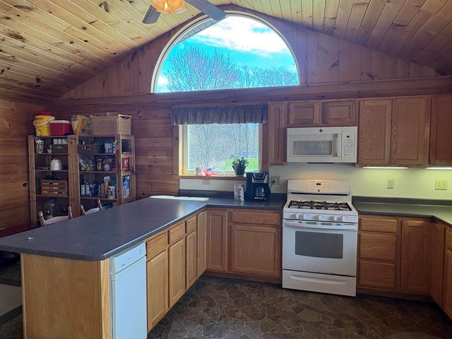 352 Canal Lane, North Hero, VT 05474