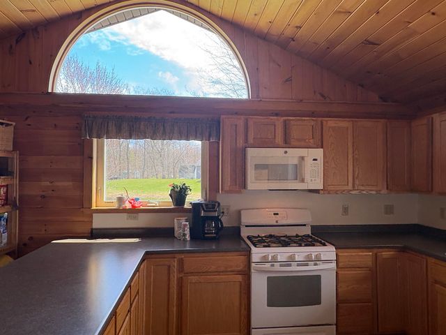 352 Canal Lane, North Hero, VT 05474