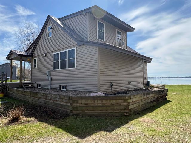 352 Canal Lane, North Hero, VT 05474