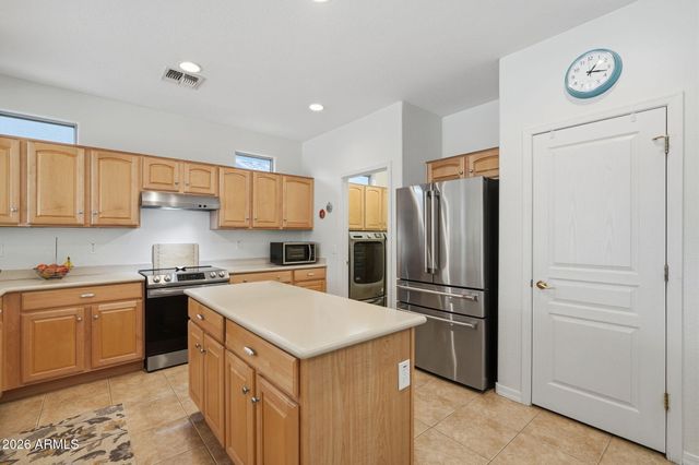 3063 E PEACH TREE Drive, Chandler, AZ 85249