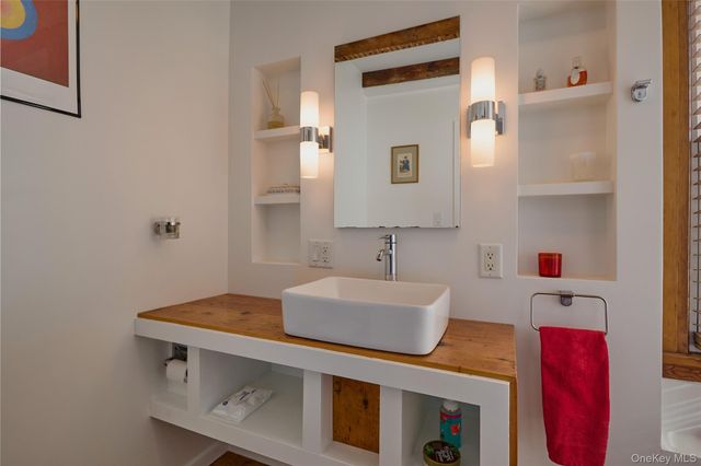 315 State, Hudson, NY 12534