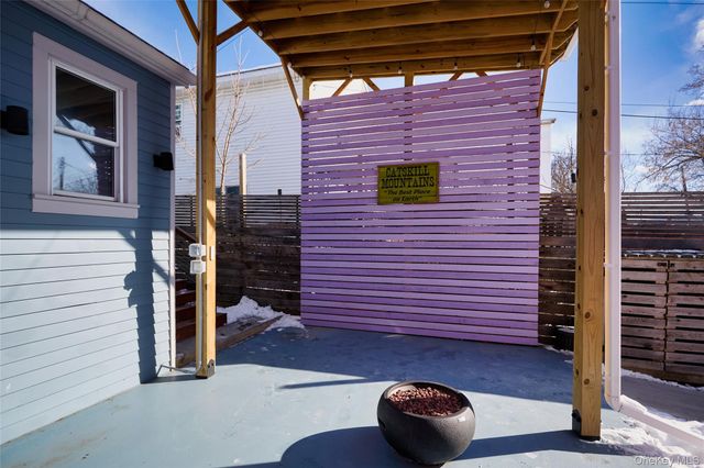 315 State, Hudson, NY 12534