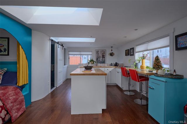 315 State, Hudson, NY 12534