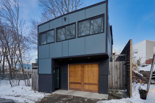 315 State, Hudson, NY 12534