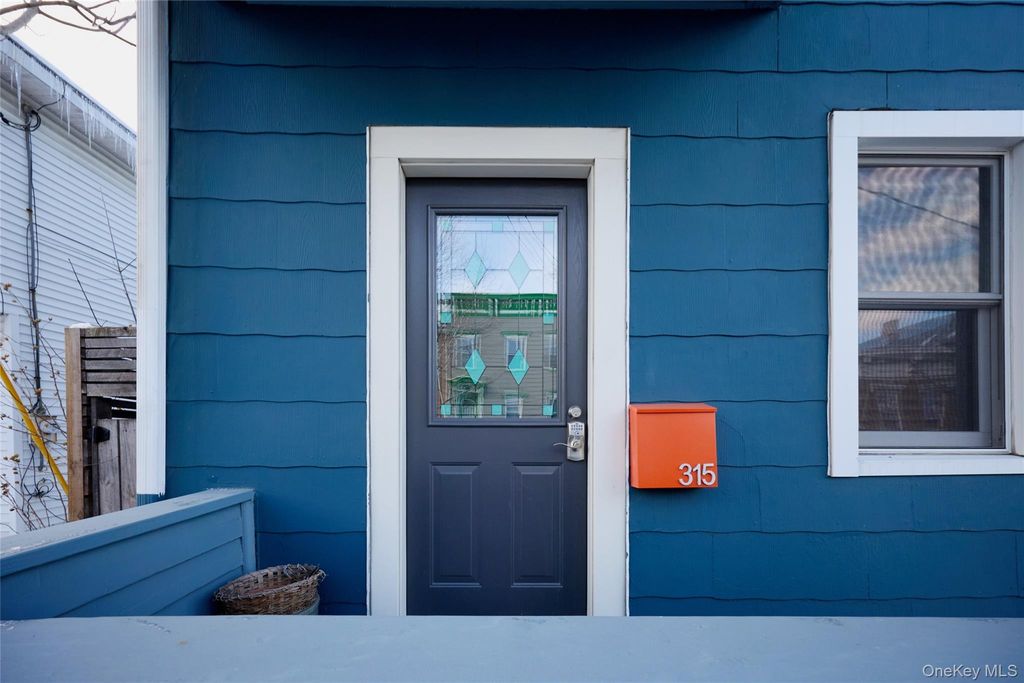 315 State, Hudson, NY 12534